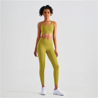 Nordic-wellness Performance Yoga Set - Pistachio - M / XL